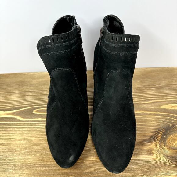 Vince Camuto Ankle Booties Black Suede Leather SZ 8 Stacked Block High Heel - Picture 4 of 8